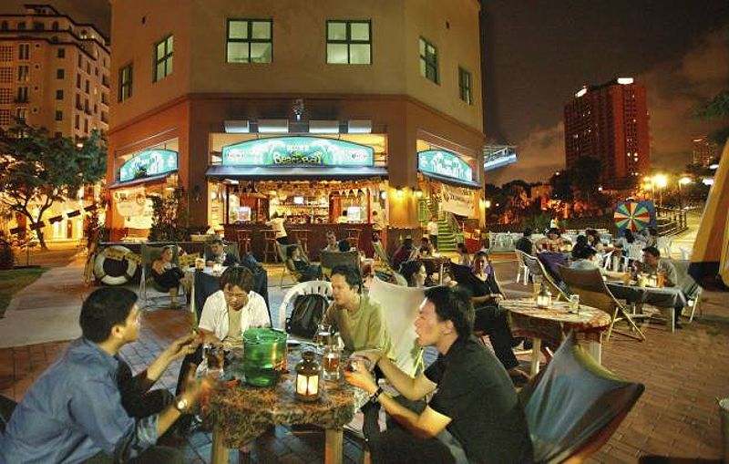 A group of people sitting at a table in a restaurant