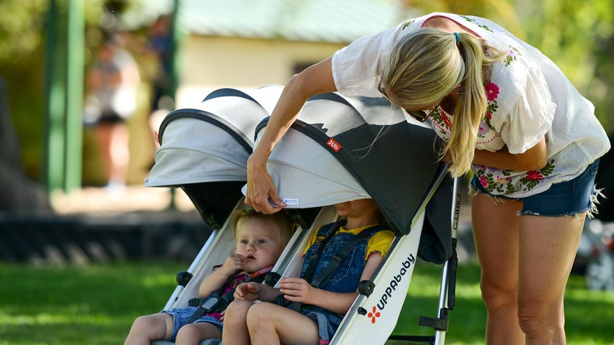 Double stroller with good canopy coverage