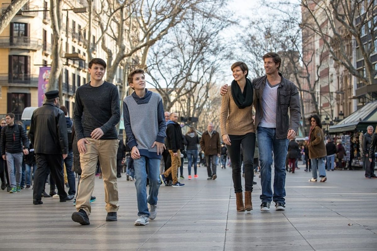 People strolling Passeig de Gracia