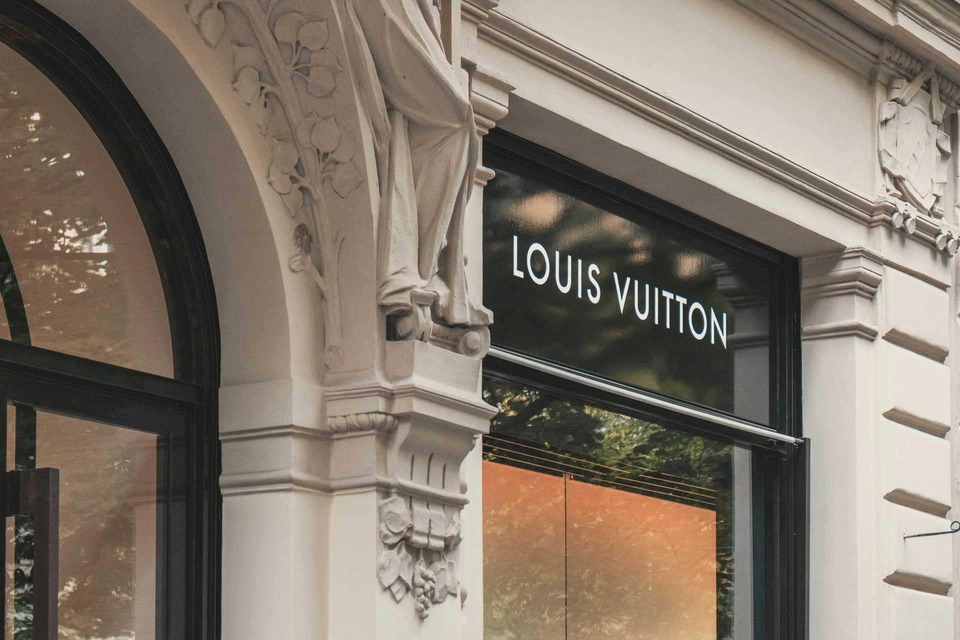 How Luxury Resale Platforms Are Transforming Fashion Retail: Access, Sustainability, and Innovation
