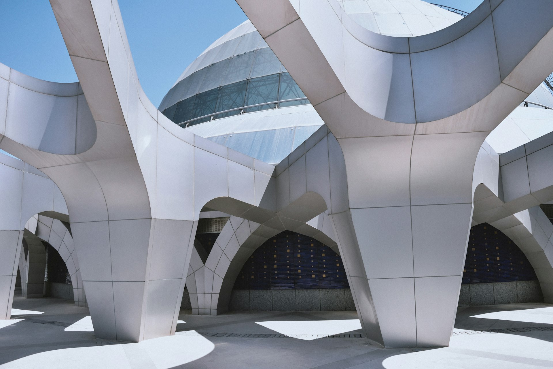 Innovative Synergy: How Architecture and Fashion Design Shape Modern Aesthetics