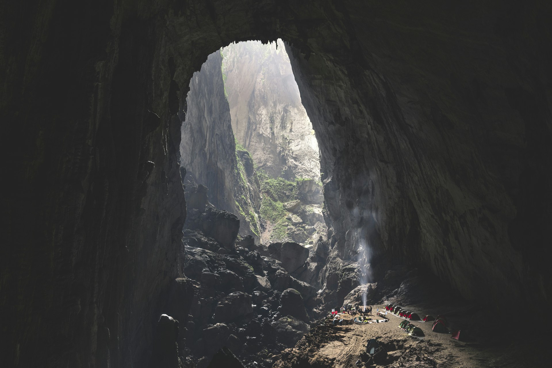Adventure Caving and Spelunking Travel: Your Ultimate Guide to Underground Exploration