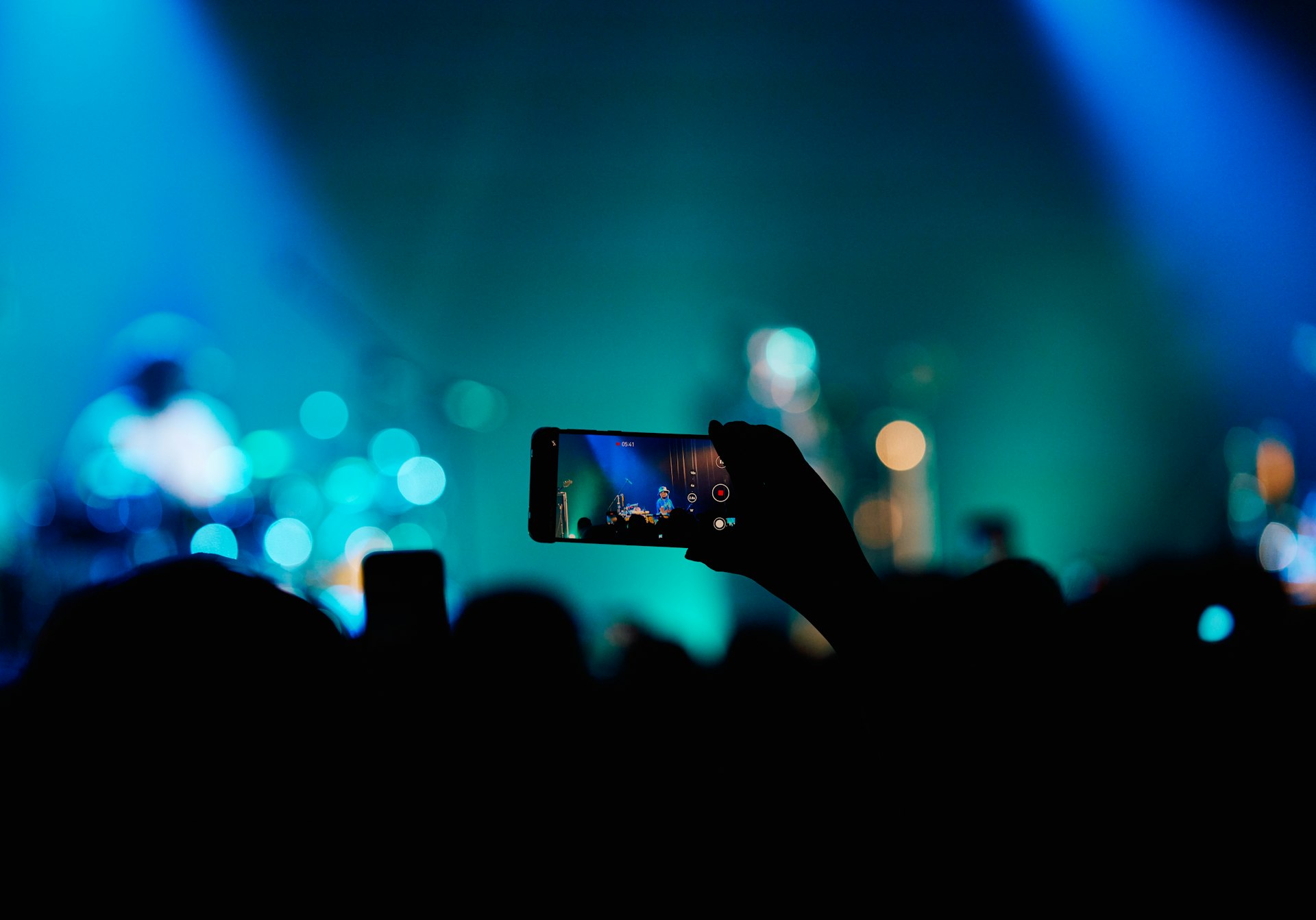How Digital Platforms Drive the Growth of the Global Gig Economy